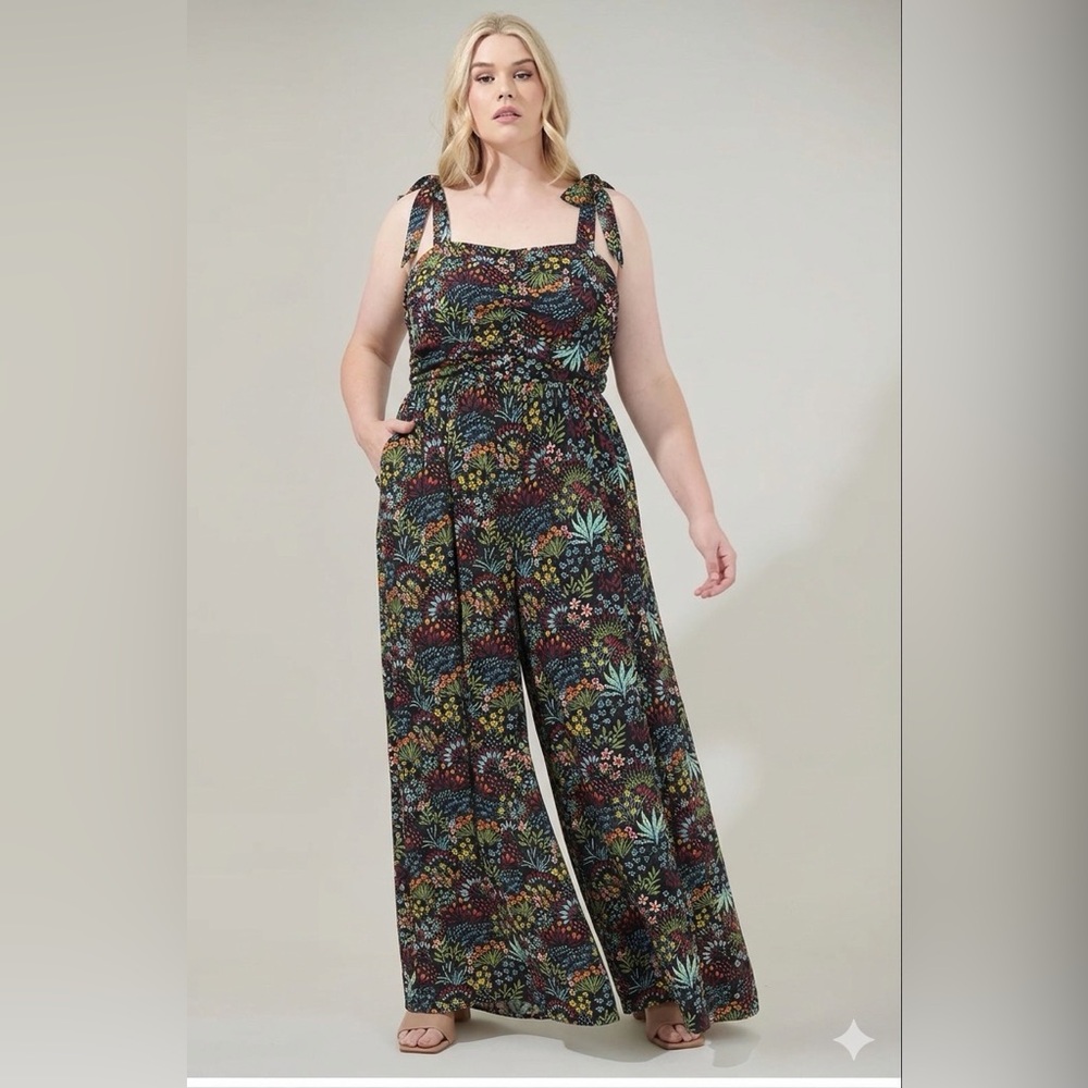 NWOT Sugarlips Yorbie Floral Print Strap Tie Jumpsuit Size 2X